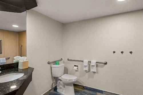 Quality Inn & Suites North Little Rock image 2